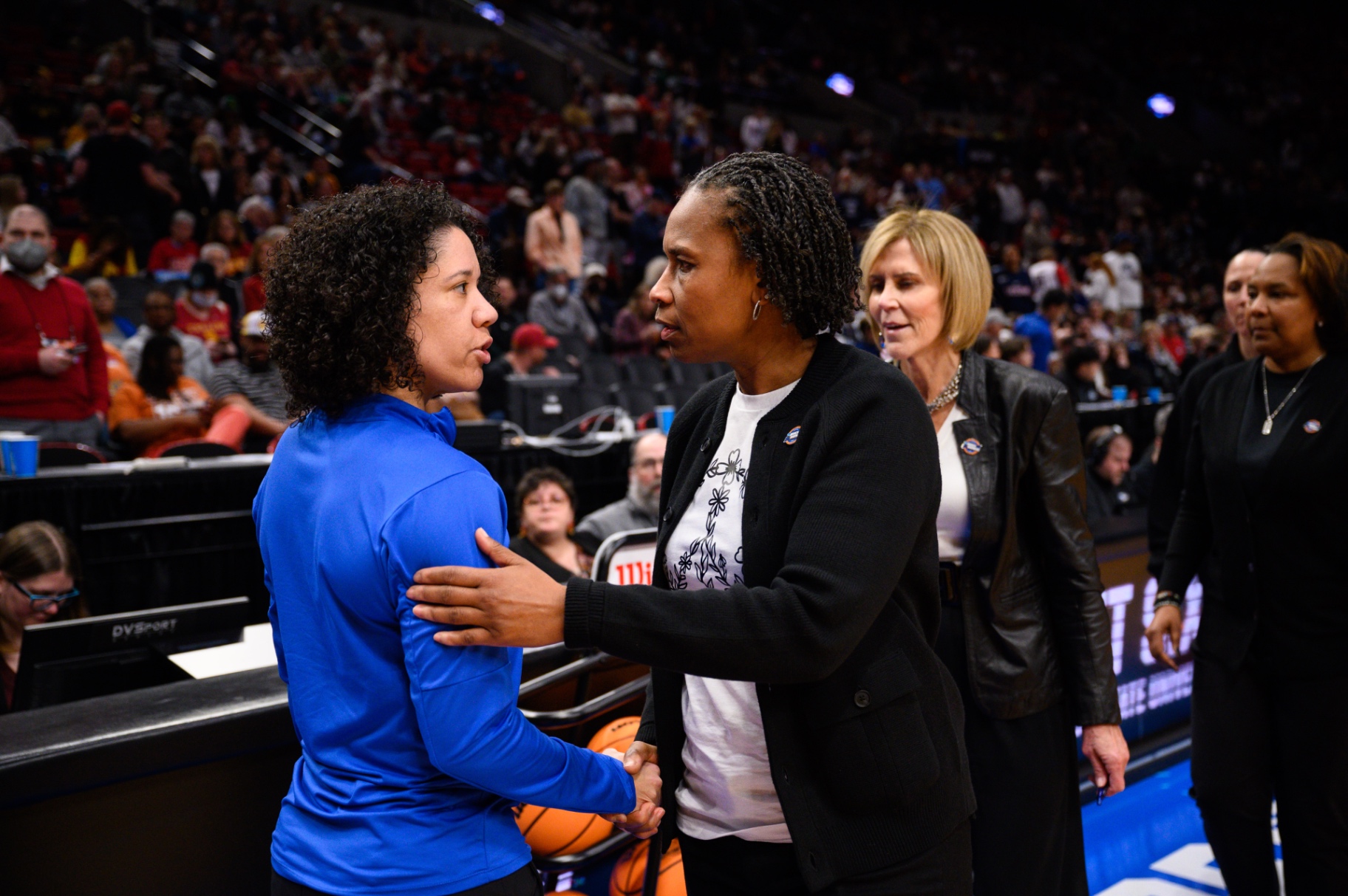 Jamelle Elliott shaking hands with Duke head coach Kara Lawson
