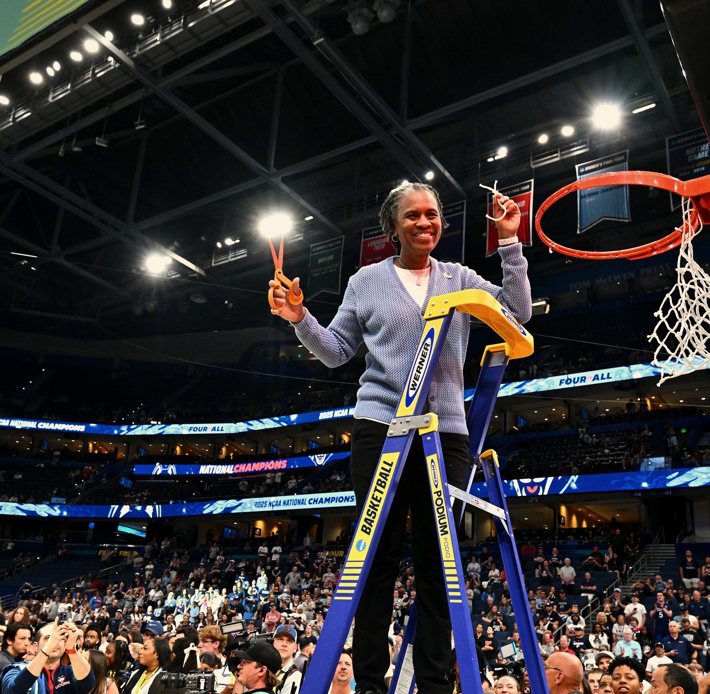 Jamelle Elliott cutting down the championship net